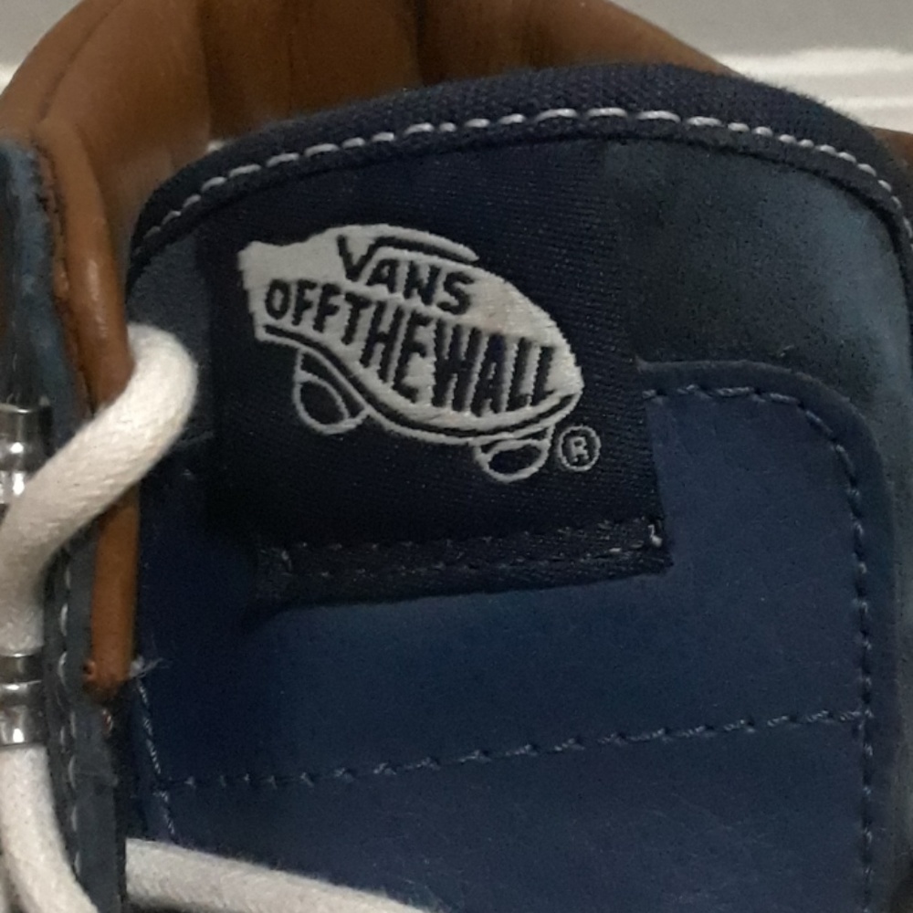 Vans - Picture 2 of 5